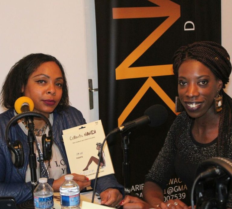 Les collants pour peaux noires UNITED QUEENS sont conçus pour éviter l’effet gris ou trop clair souvent présent sur les collants classiques